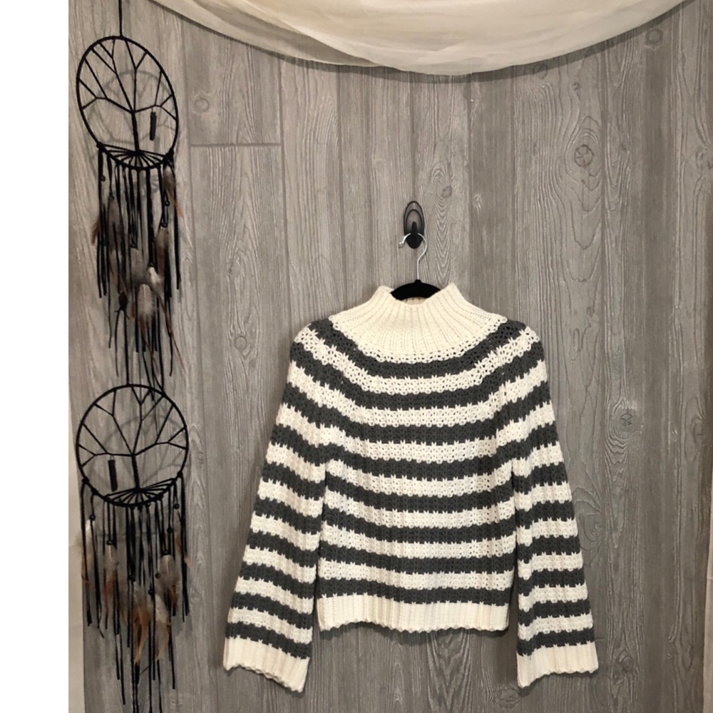 Chunky Knit Bell Sleeve Sweater